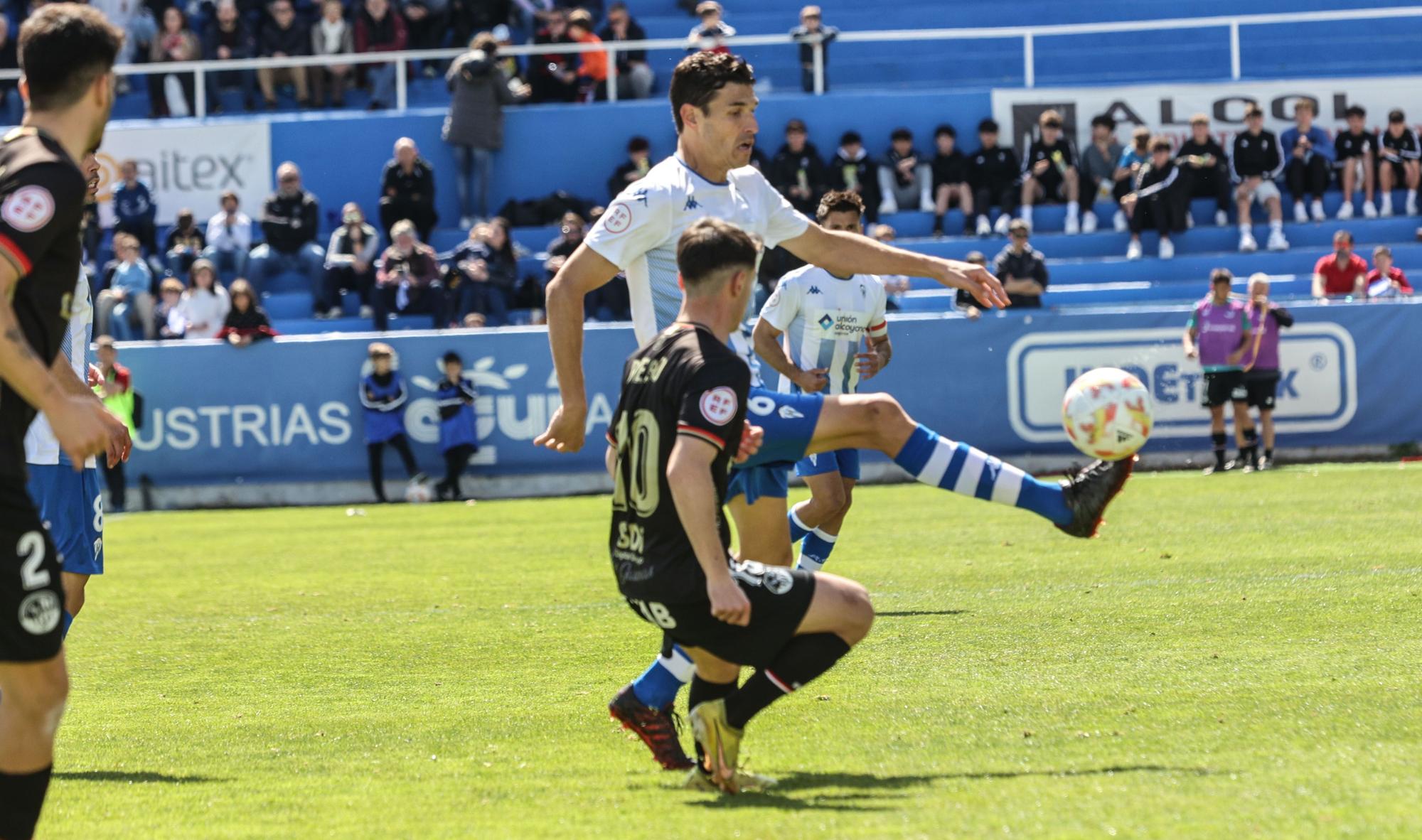 El Alcoyano se aleja del peligro (2-0)