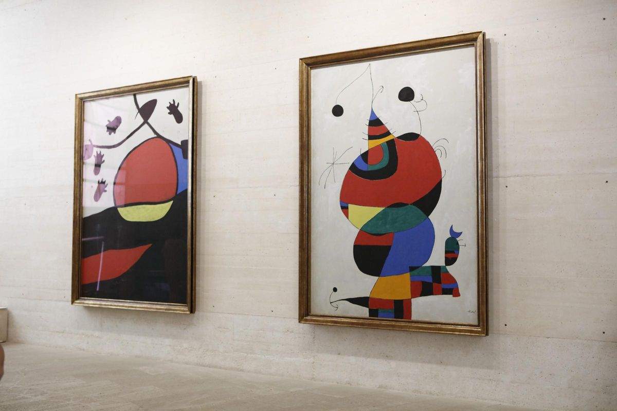 Rechts: Mirós Hommage an Picasso.