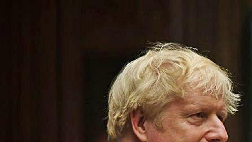 Johnson endurece las medidas contra la covid-19 en Inglaterra