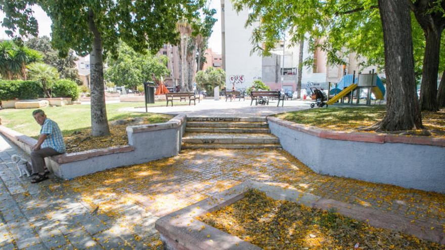 Entre los problemas de los vecinos de San Blas destaca la falta de limpieza del parque del barrio.