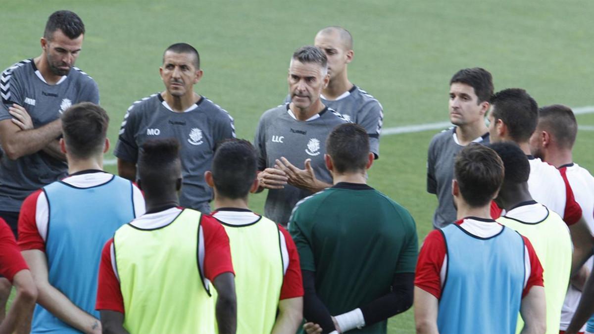 Lluís Carreras, dando instrucciones a sus jugadores