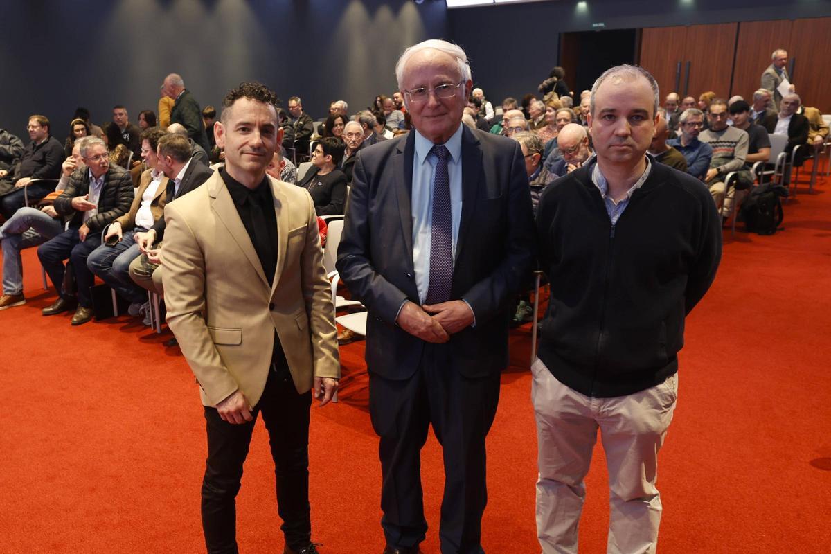 De izquierda a derecha, Ignacio Fernández Rúa, Santos González y Elías Fernández-Combarro, en el Club LA NUEVA ESPAÑA.