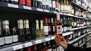 L'Hospitalet limita els horaris comercials fins a les deu de la nit per reduir la venda  d'alcohol