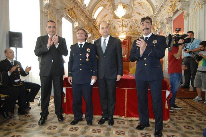 DIA DE LOS BOMBEROS. ENTREGA DE DISTINCIONES.