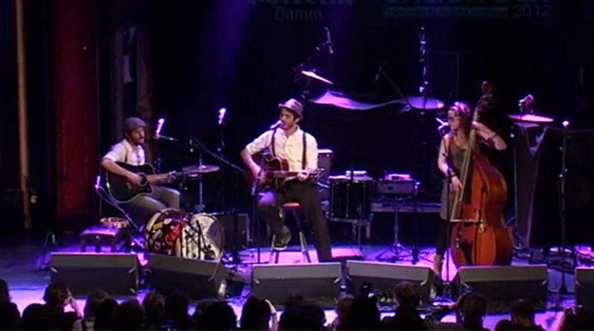 Actuacions d’Obrint Pas, Joan Colomo i Els Catarres en l’entrega de premis Enderrock 2012.