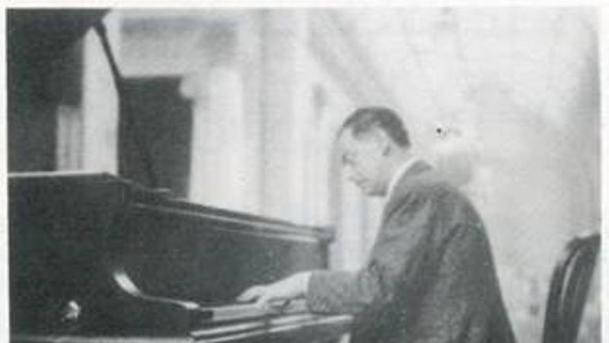 El Archivo General recibe el legado del pianista José Agüera