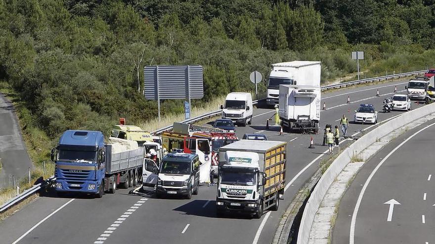 Un accidente de tráfico en las carreteras de la provincia de Ourense. // Jesús Regal