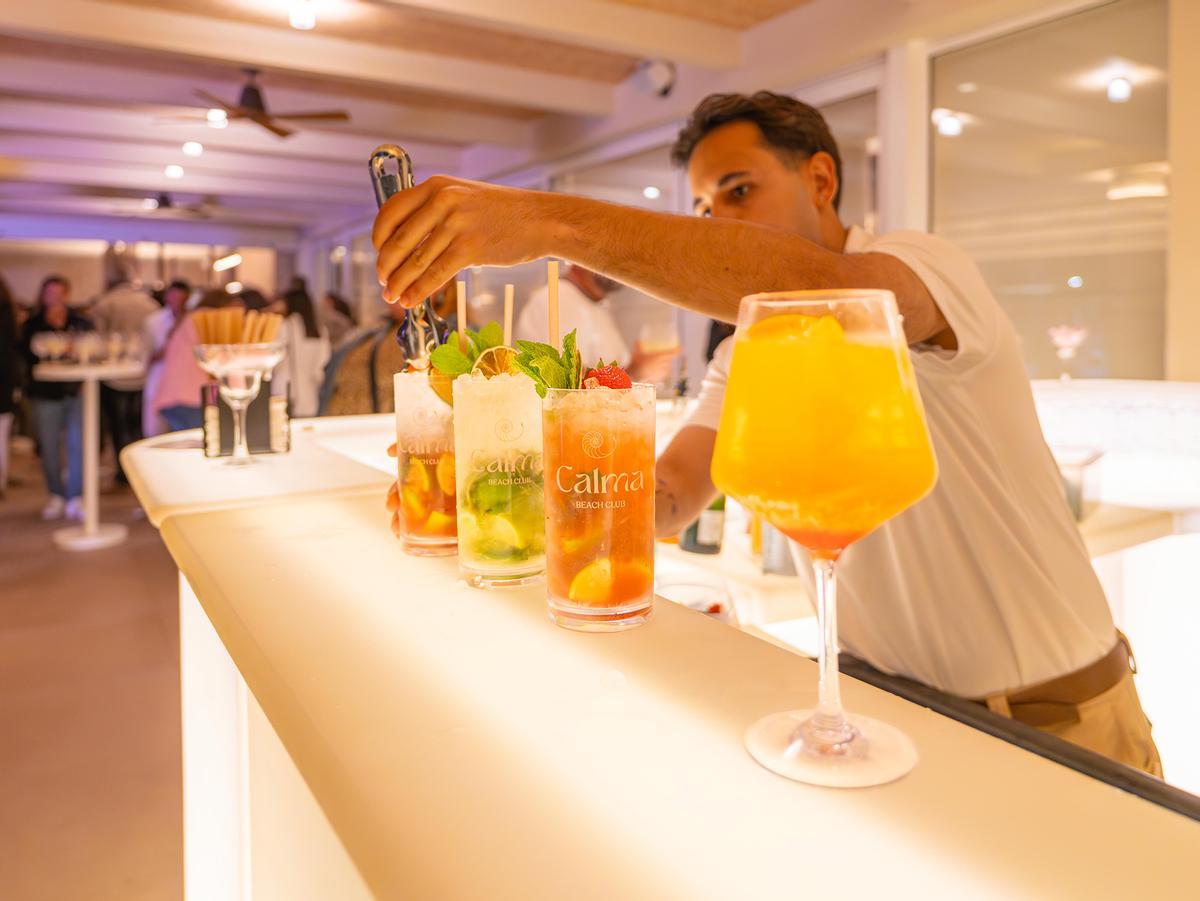 Vive la experiencia AfterBeach en Calma Beach Club, con DJ sets, cocktails premium y el mejor ambiente.