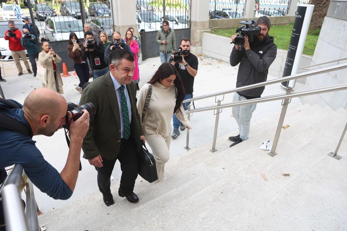 Los acusados en el crimen de Samuel Luiz llegan a la Audiencia Provincial para la lectura del veredicto