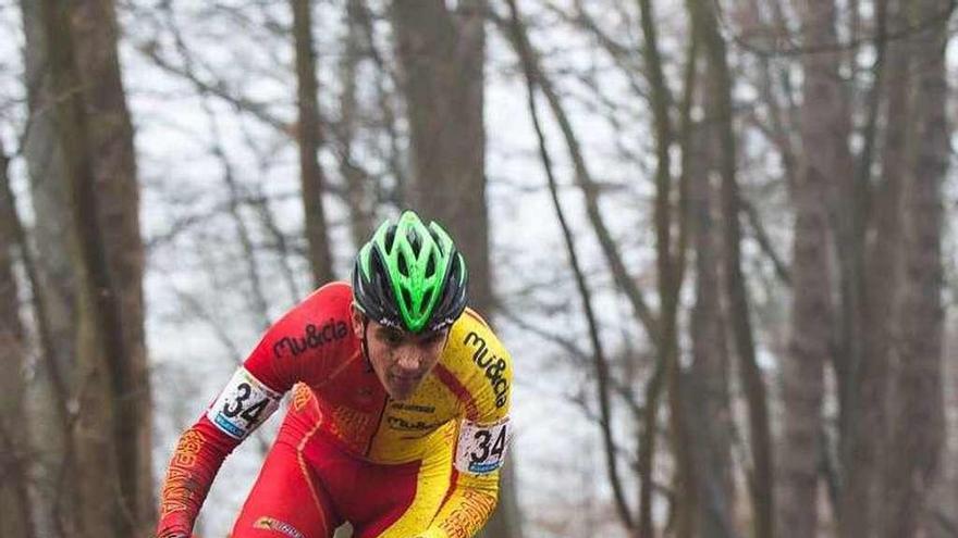 Iván Feijóo, en una prueba de ciclocross. // FdV