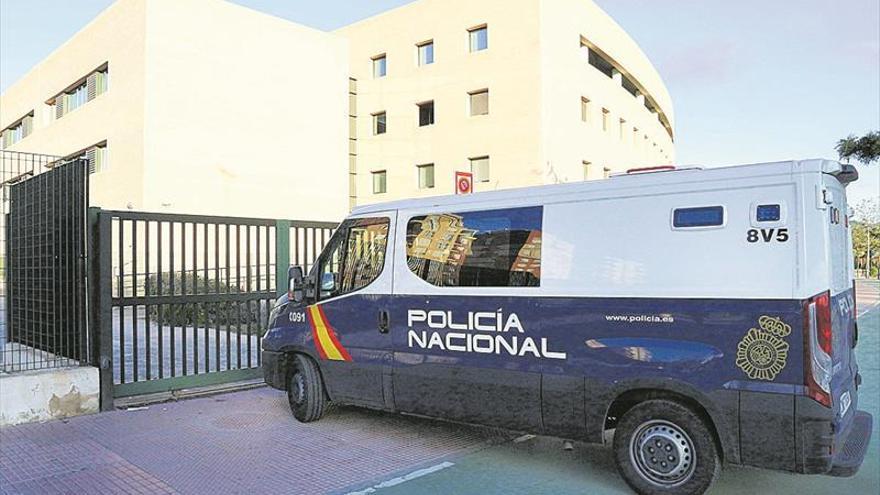 A prisión por tratar de apuñalar a su ‘ex’ frente al colegio de su hijo en Castelló