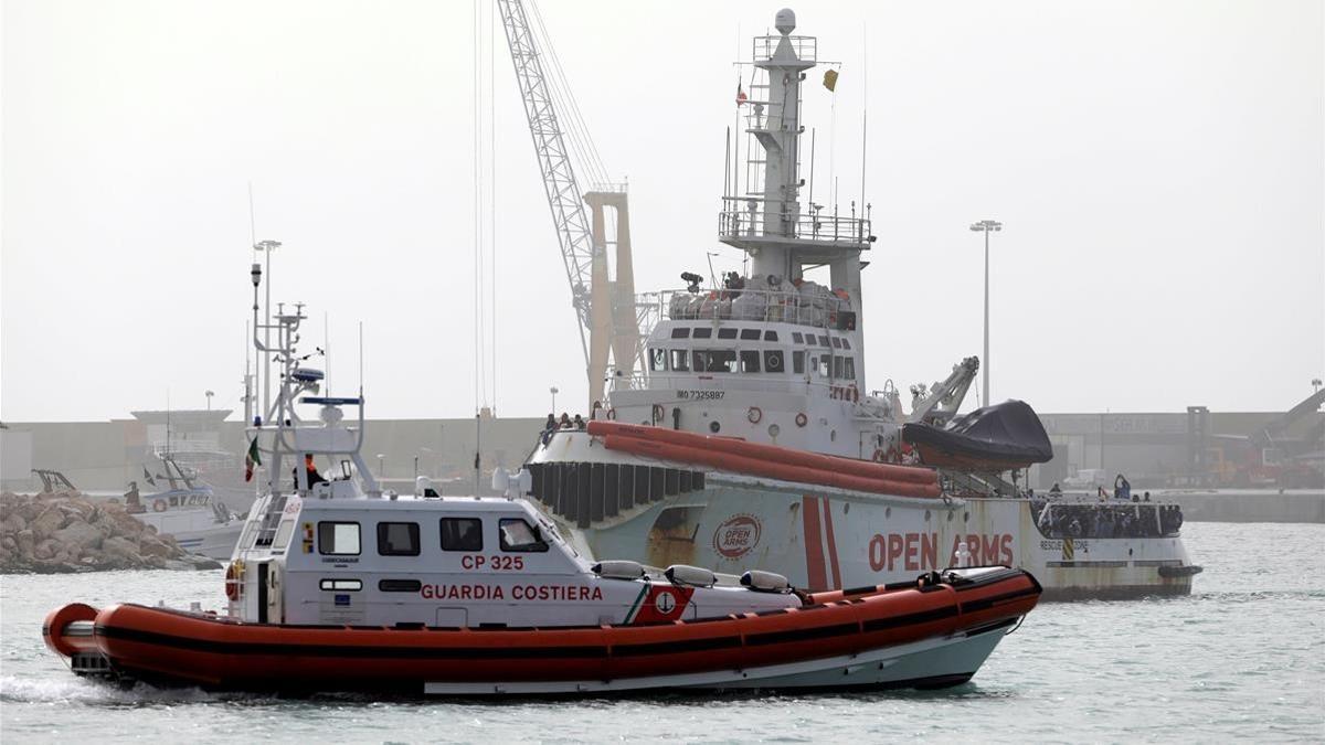 El barco de Proactiva Open Arms a su llegada al puerto siciliano de Pozzallo, el 17 de marzo.