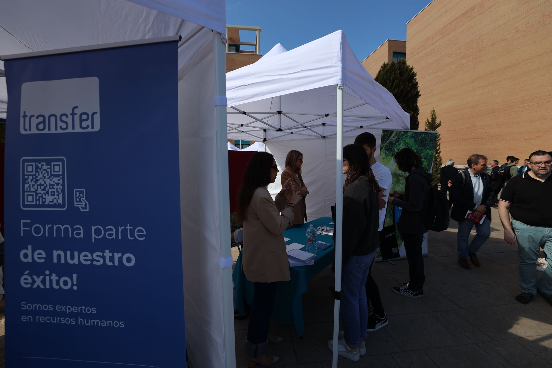 Más de mil universitarios aspiran a un empleo en la industria 5.0 de Castellón. Así ha sido la Feria de Empresas de la UJI.