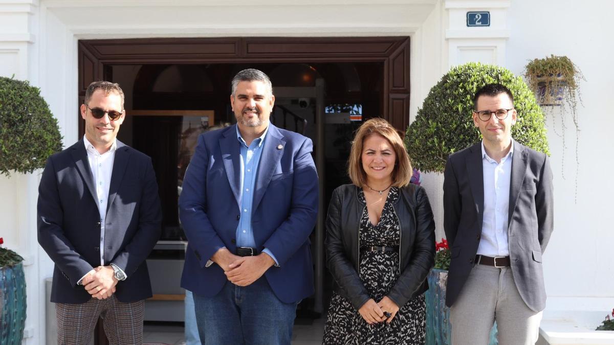 Josephus Petrus, Josele González, Laura Moreno y Toni Contreras, tras la firma del acuerdo.