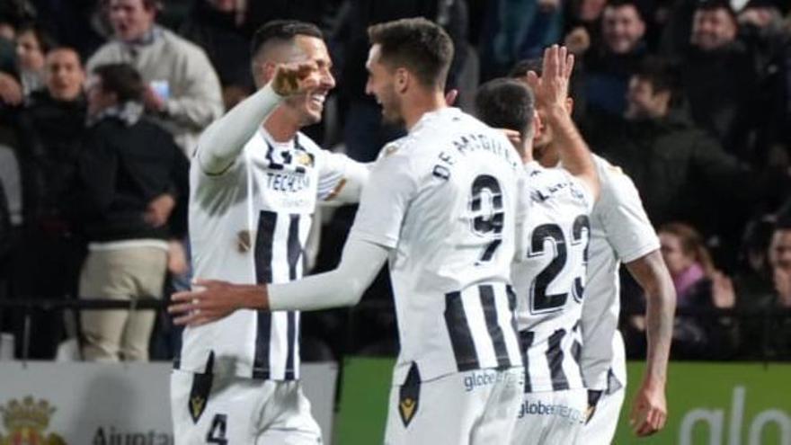 El Castellón celebra su gol ante el San Fernando.