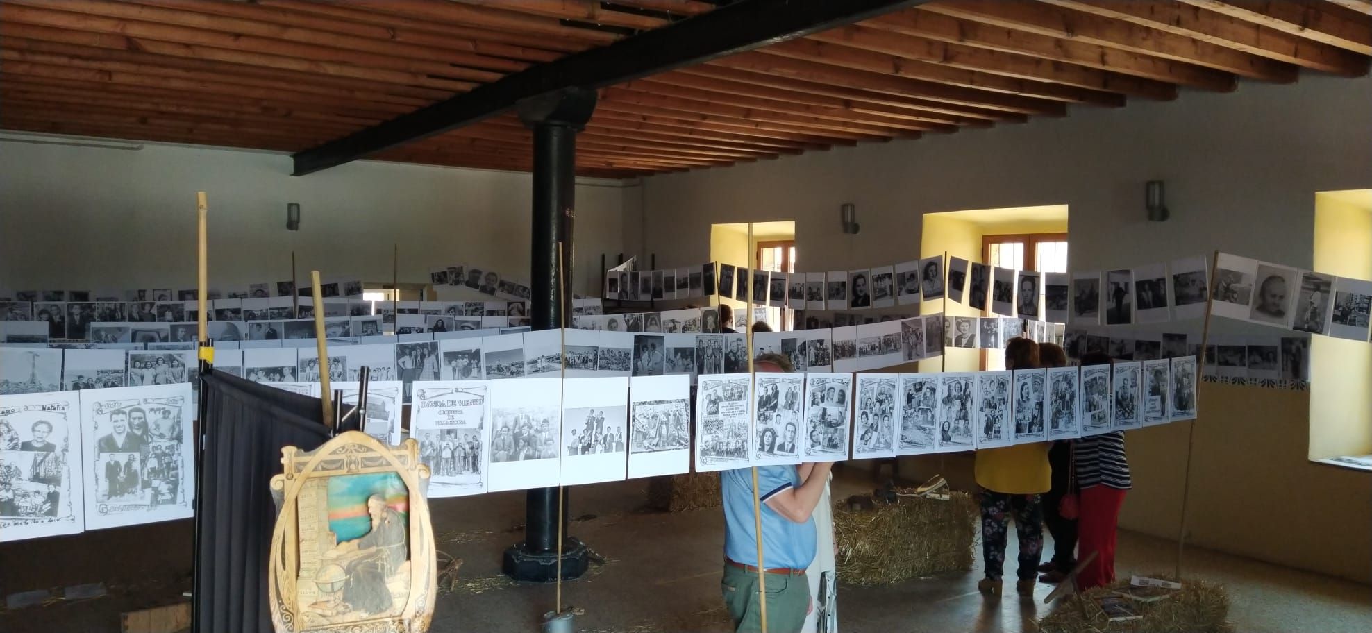 Exposición "Mirando al pasado" de Villaescusa