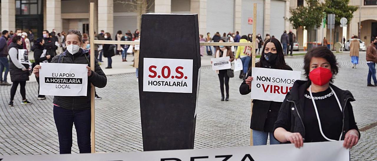 Manifestación de hosteleros en Lalín el pasado 24 de febrero.  | // BERNABÉ