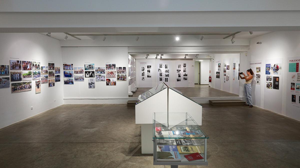 Exposición en sa Nostra Sala de las bodas de plata de la Federació de Colles de Ball i Cultura Popular d’Eivissa