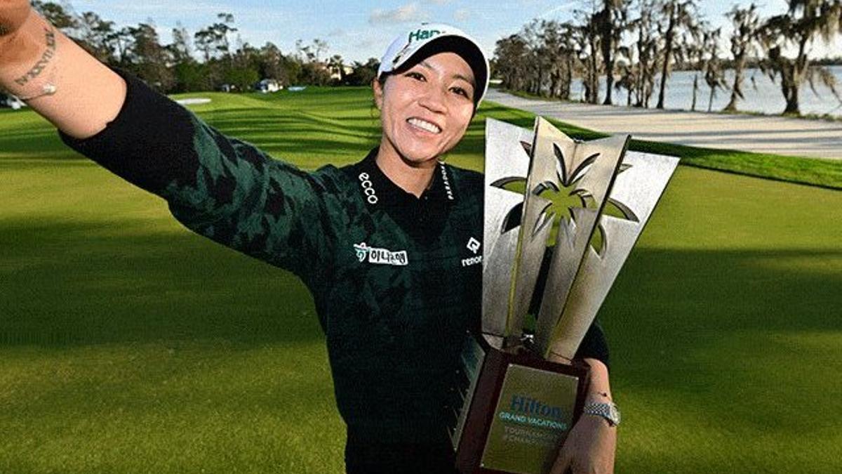 Lydia Ko se realiza un selfie después de la victoria  en el LPGA