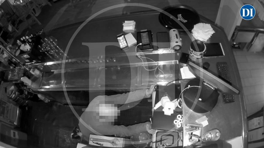 Vídeo del robo de 2.000 euros en un bar de Sant Antoni