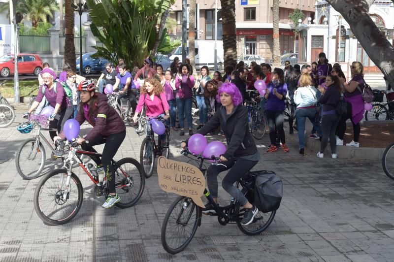 08-03-2019 LAS PALMAS DE GRAN CANARIA. Bicipiquete feminista, en San Telmo. Fotógrafo: ANDRES CRUZ  | 08/03/2019 | Fotógrafo: Andrés Cruz