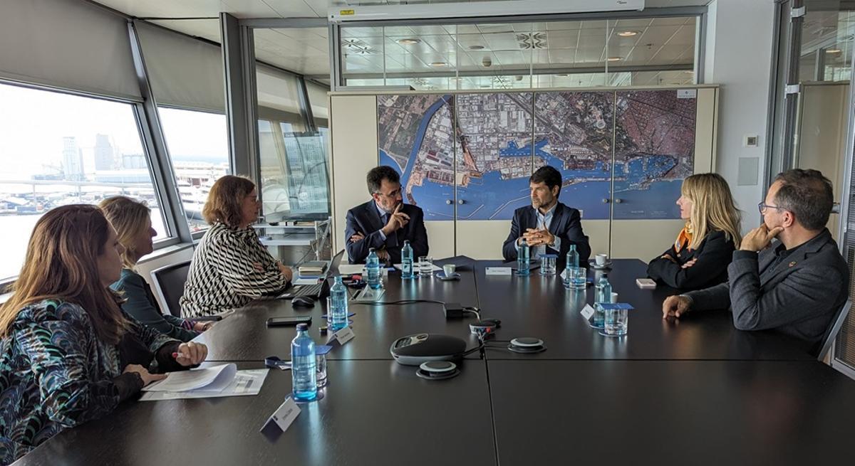 Emma Cobos, Míriam Alaminos, Catalina Grimalt, Lluís Salvadó (por parte de FUndación Port Innovation) y Joan Cabezas, Silvia Alsina (Nactiva) e Ignasi Ferrer (Ocean Ecostructures).