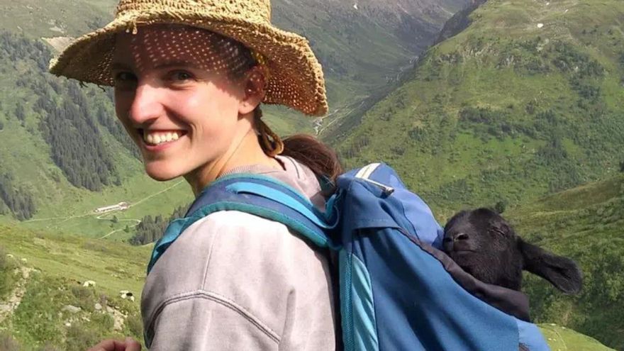 La española que aprendió a ser pastora y pasa los veranos en Tirol sin cobertura ni agua corriente: "Gano el triple que en España"