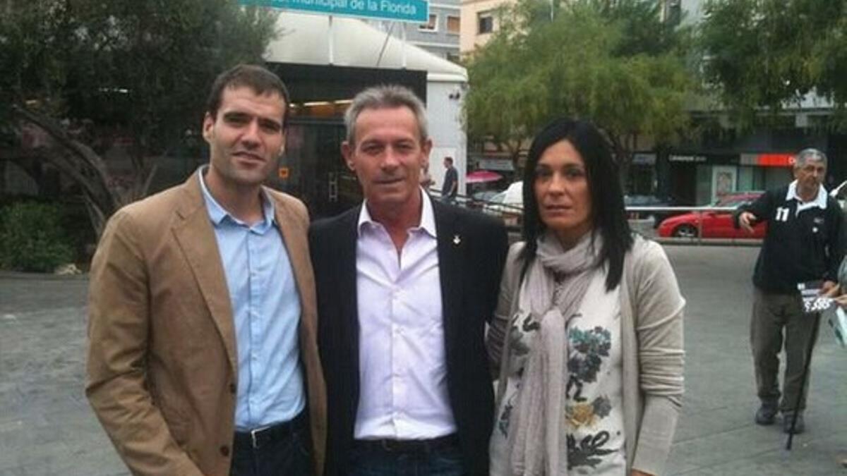 Daniel Ordóñez, alcaldable de PxC en L'Hospitalet, junto a Josep Anglada, antiguo presidente del partido y Montserrat Martínez.