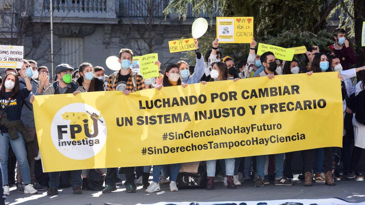 Una protesta frente al Congreso de los Diputados por la ley de Ciencia.