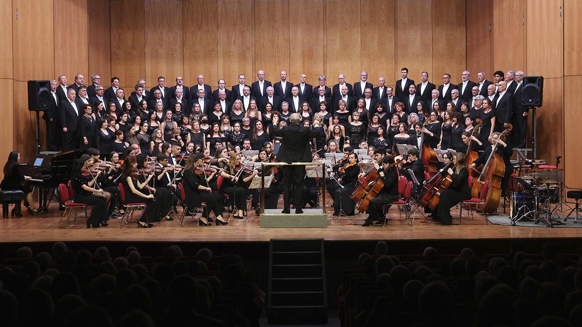 La Coral Polifónica Casablanca y orquesta en el concierto navideño de este año.