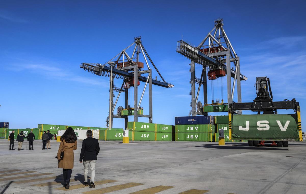 Terminal de contenedores en el puerto de Alicante