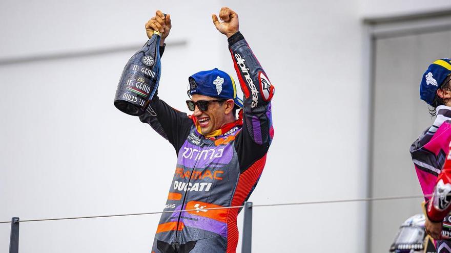 Martín refuerza su liderato en MotoGP tras una carrera con 14 caídas