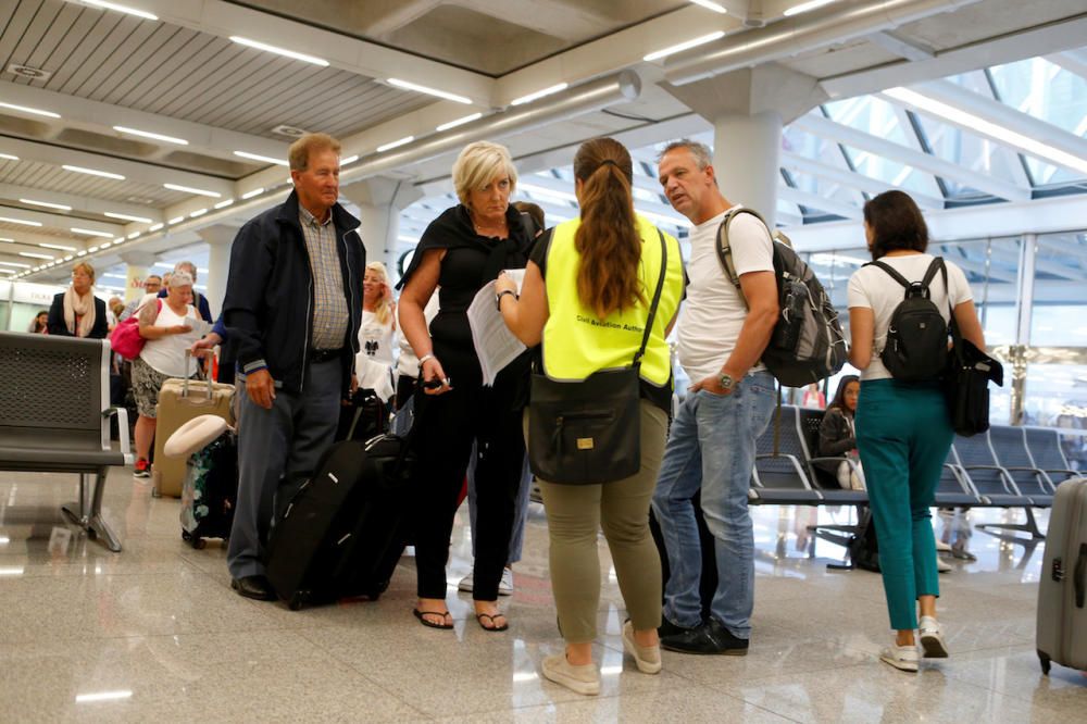 Afectados por la suspensión de pagos de Thomas Cook en el aeropuerto de Palma