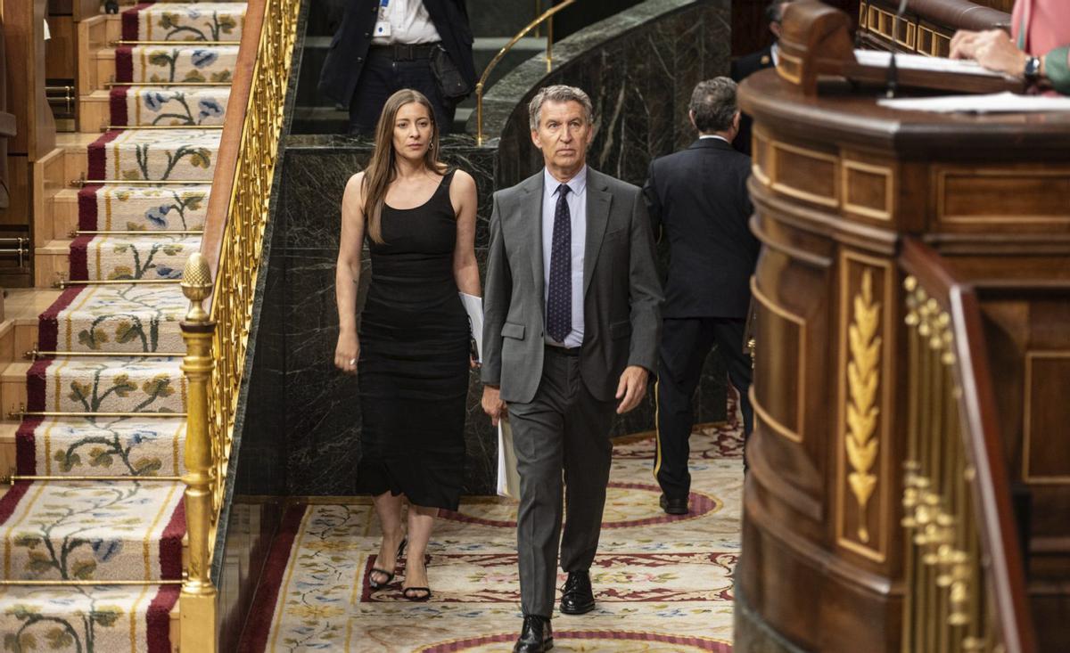 Feijóo opta per una oposició de perfil baix davant la crisi del PSOE