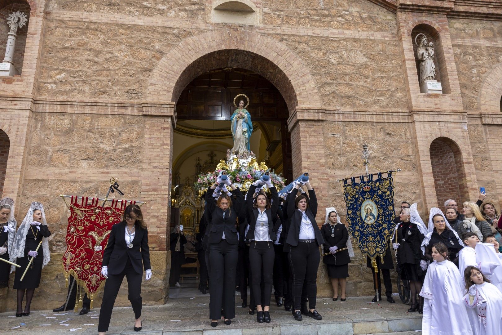 Emotivo Encuentro del Domingo de Resurrección en Torrevieja