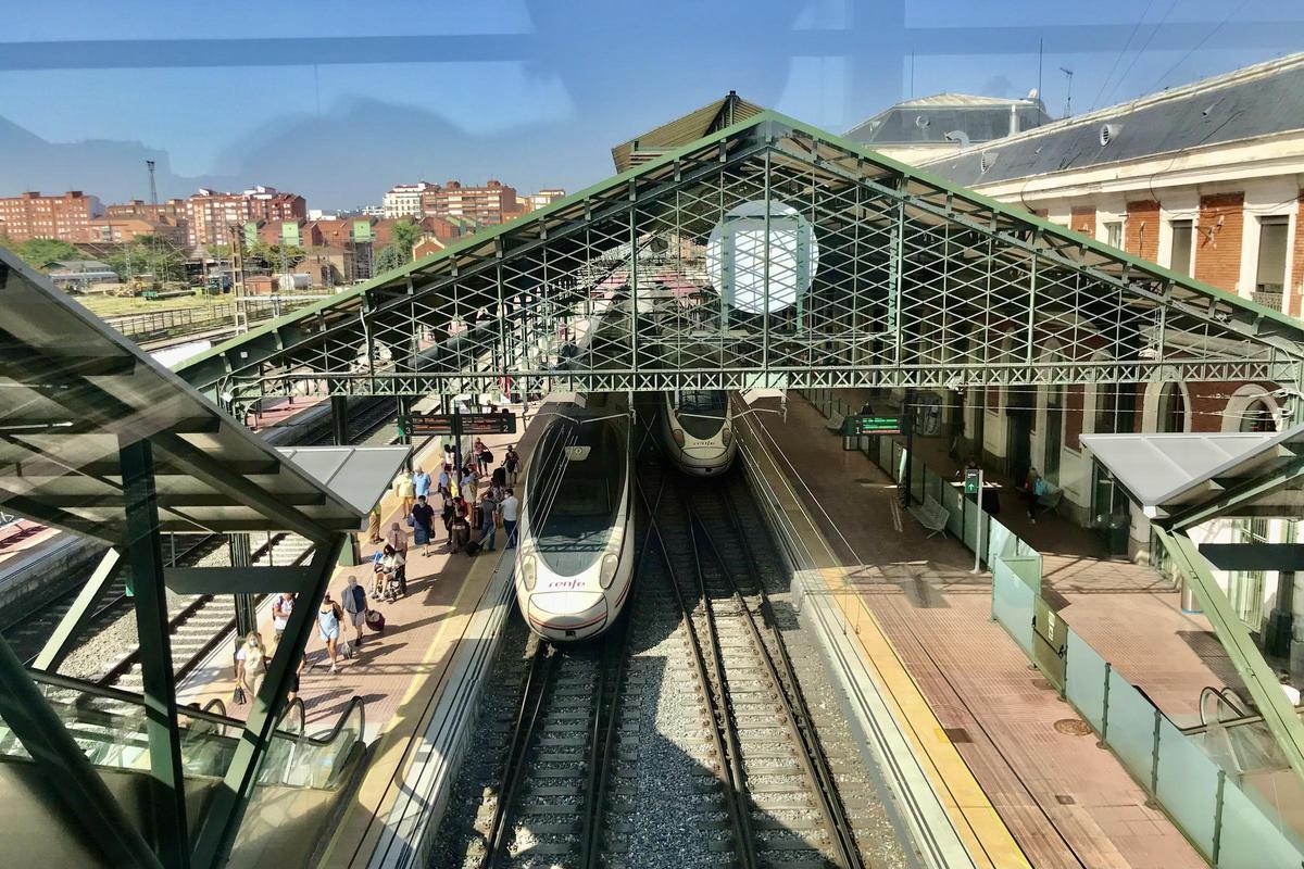 Tren Avant en la estación de trenes Campo Grande de Valladolid.