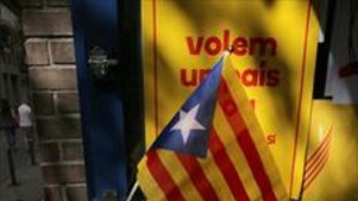 Entrada del punto de votación de la ANC en el barrio de Gràcia de Barcelona.