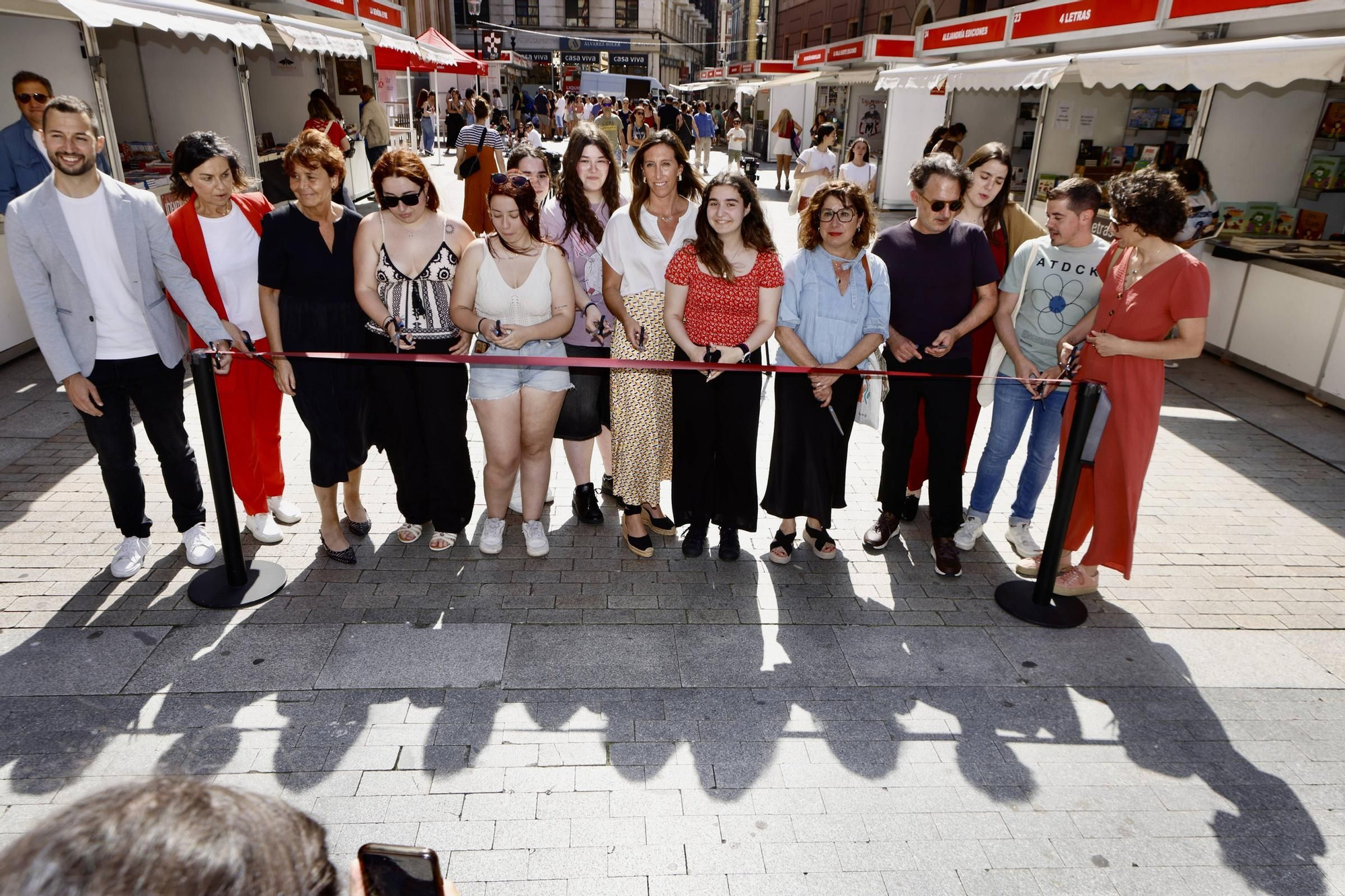 El inicio de la Feria del Libro de Gijón, en imágenes