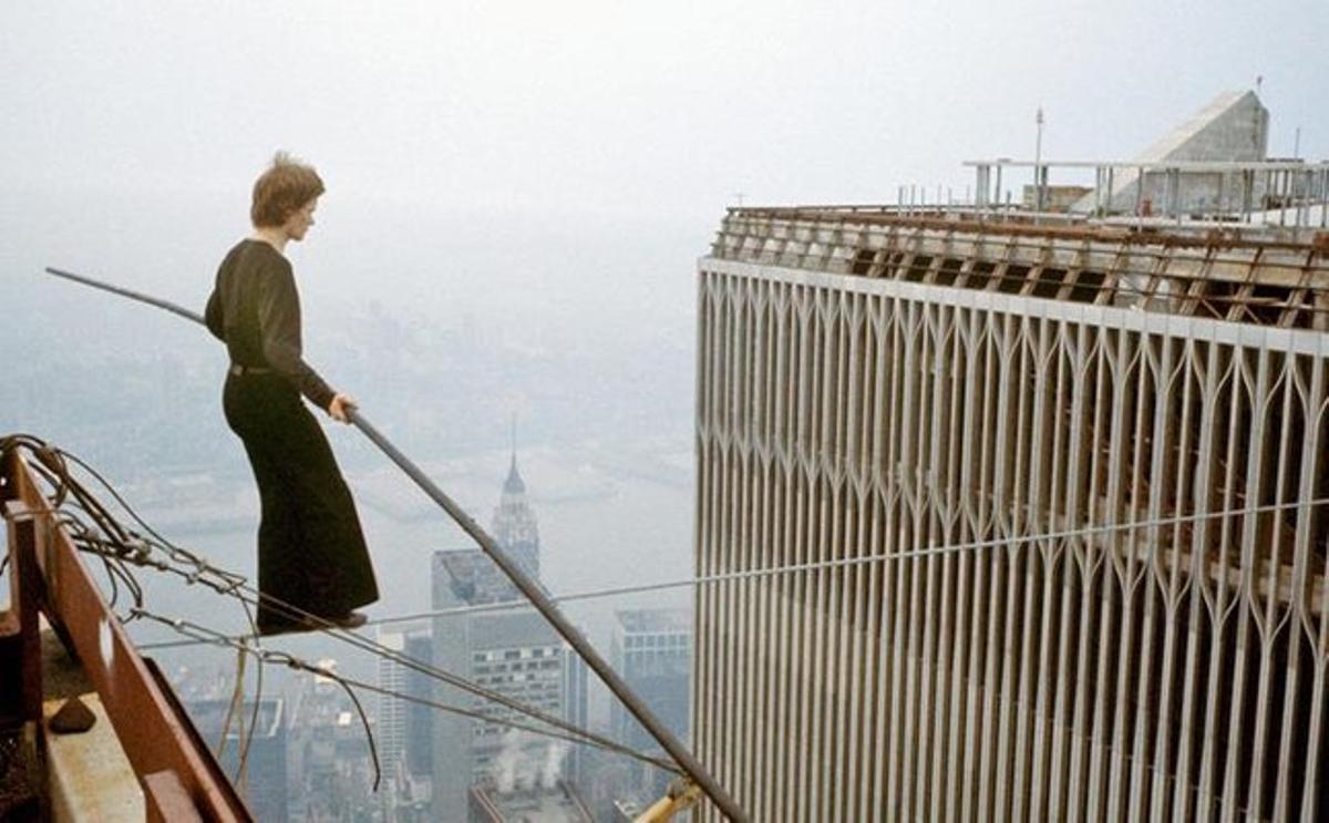 Una imatge del documental ’Man on wire’. Una imatge del documental ’Man on wire’.
