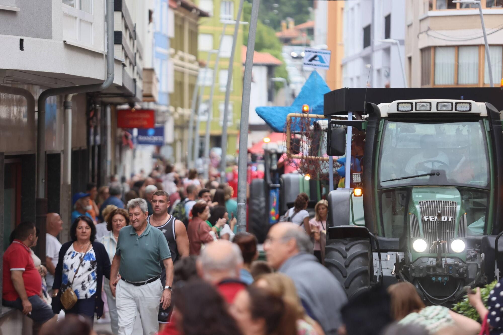 EN IMÁGENES: El desfile de carrozas por las fiestas del Carmen de Luancoi