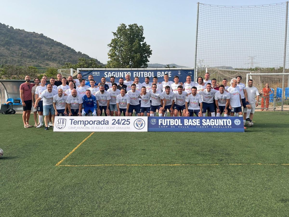 Salva Costa junto al equipo de veteranos
