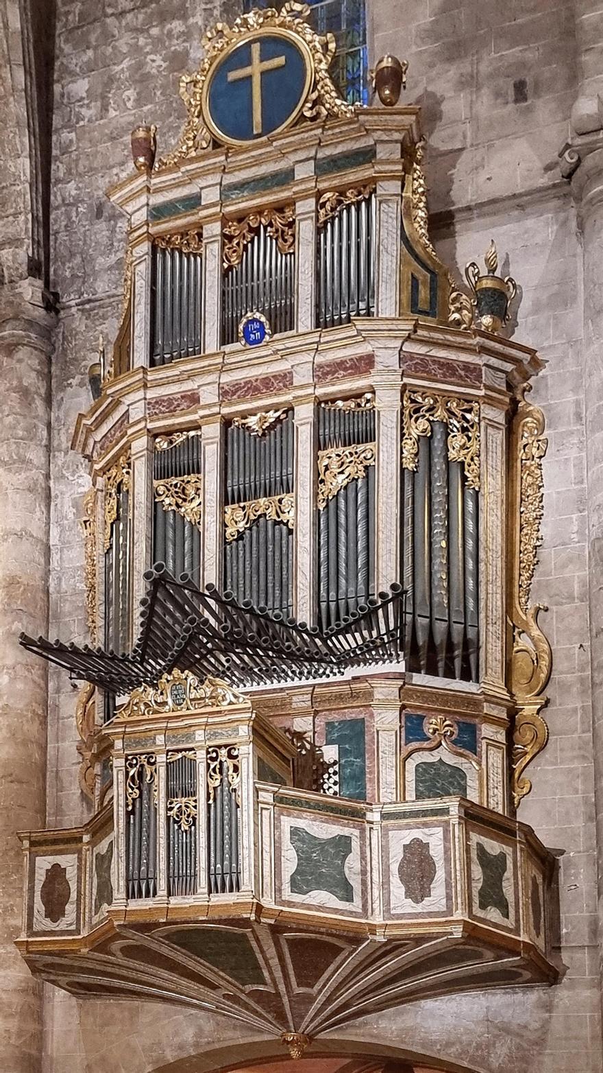 Die Orgel der Kirche Santa Creu hat fast 3000 Zeichen und 45 Register.