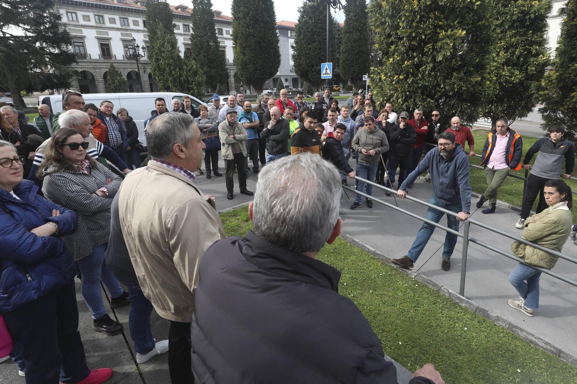 Tractorada en Asturias: el campo sale a protestar por diversas carreteras de la región