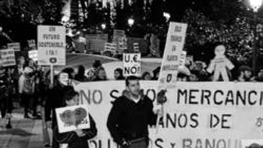 Cabalgata del 15M en defensa de las víctimas de la crisis