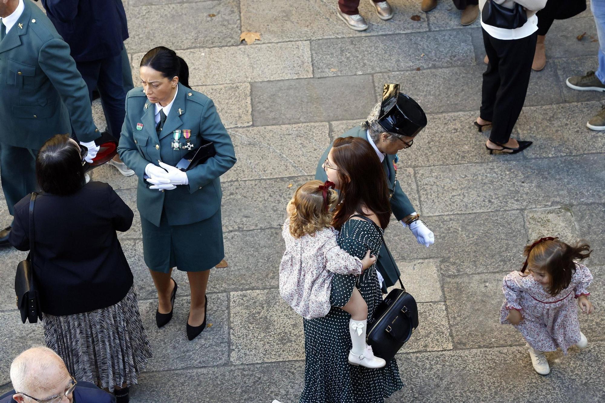 Imágenes del homenaje de la Guardia Civil a la Virgen del Pilar en el convento de San Francisco