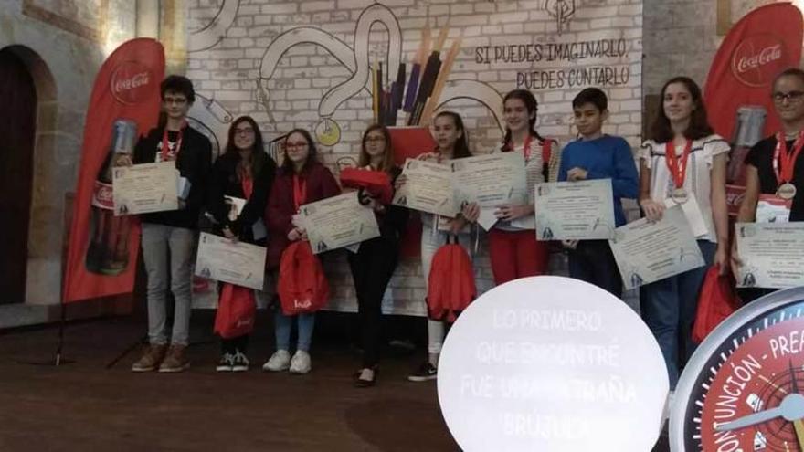 Ganadores del concurso de relato corto en Cangas de Onís.