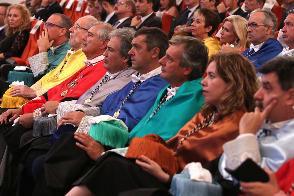 El rector de la Universidad de Málaga (UMA), José Ángel Narváez, defiende el valor de la universidad pública en la apertura del curso académico.