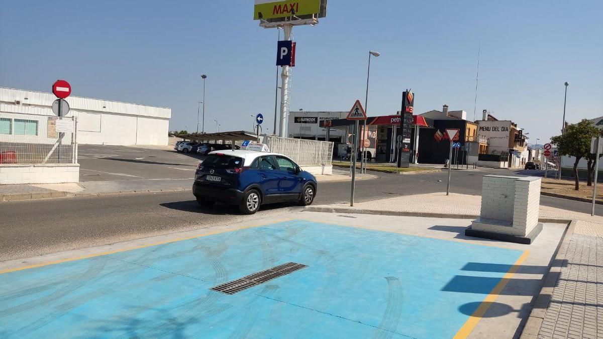 Nuevo espacio para los coches de los exámenes de carnet.