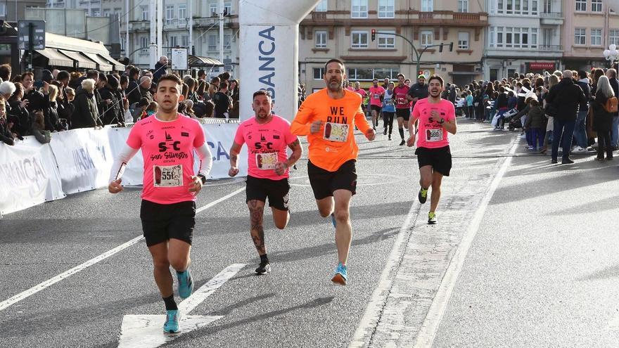 Participantes de una edición anterior de la San Silvestre Coruña.
