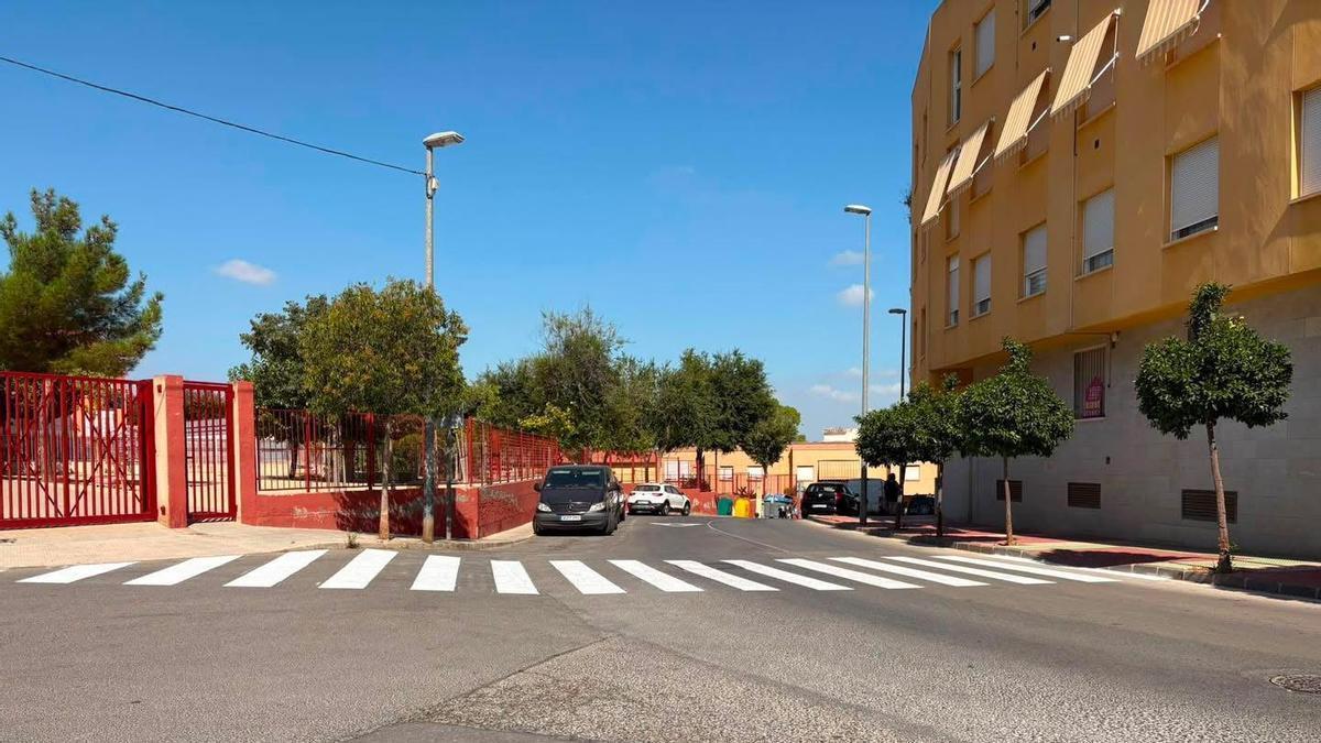 Entorno de uno de los centros municipales tras los trabajos de repintado.